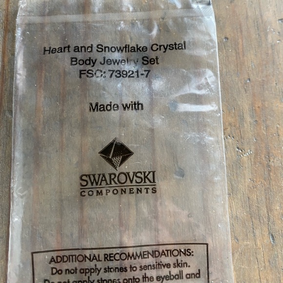 Swarovski crystal body art - Picture 4 of 4